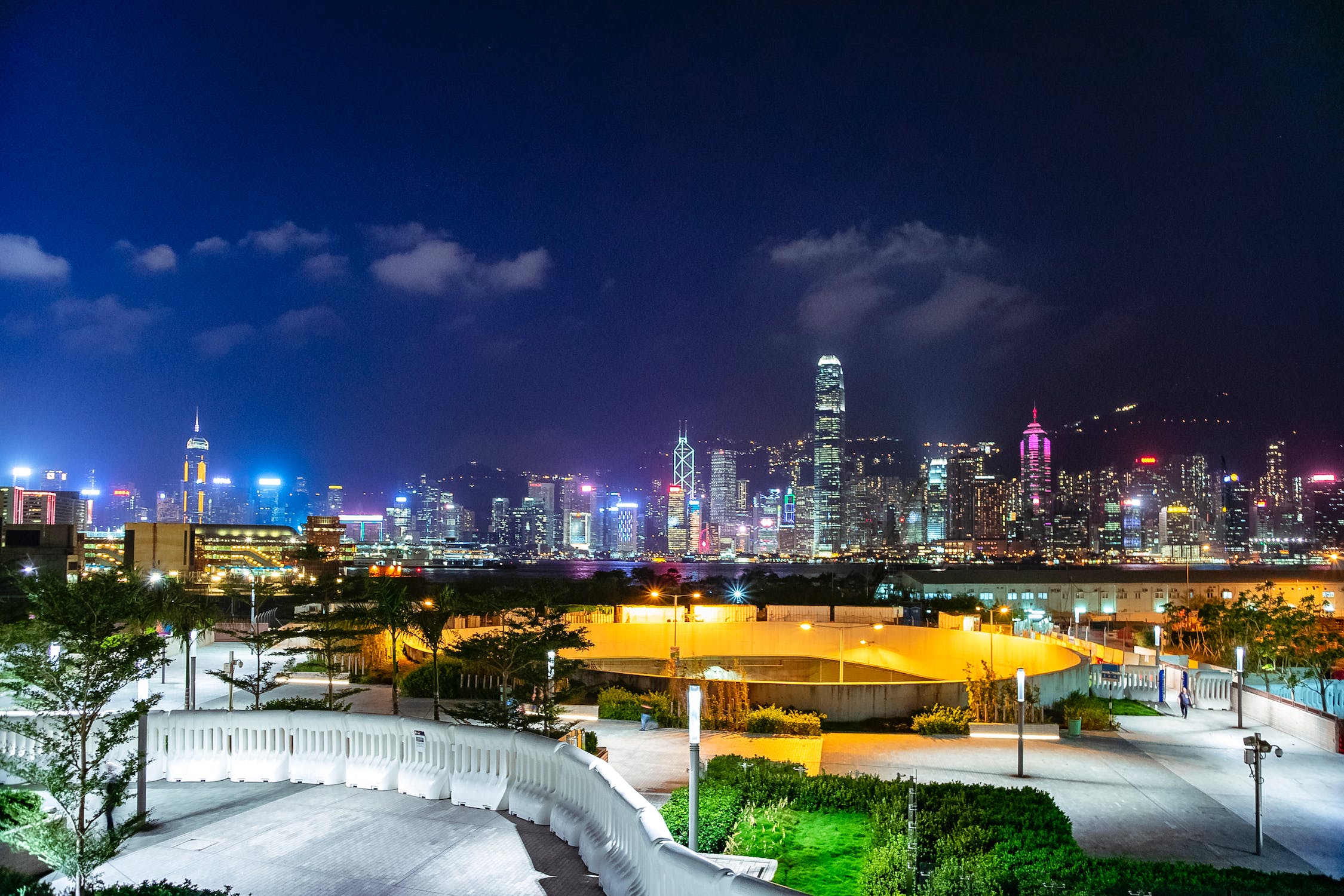 香港優(yōu)才移民真的那么簡(jiǎn)單么？身份成功續(xù)簽才是重點(diǎn)